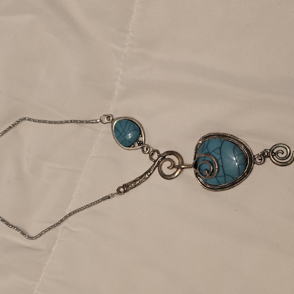 Elegant Silver and Blue Pendant Necklace